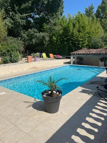 L'Appartement Du Micocoulier Salon-de-Provence Esterno foto